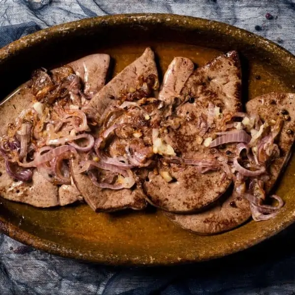 higado encebollado